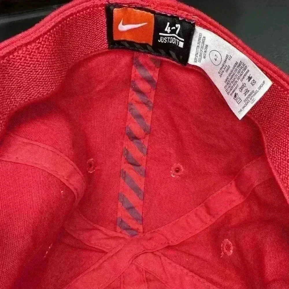 Nike Child’s Hat Red With Swoosh White Logo, Size 4-7 Kids - Picture 5 of 6